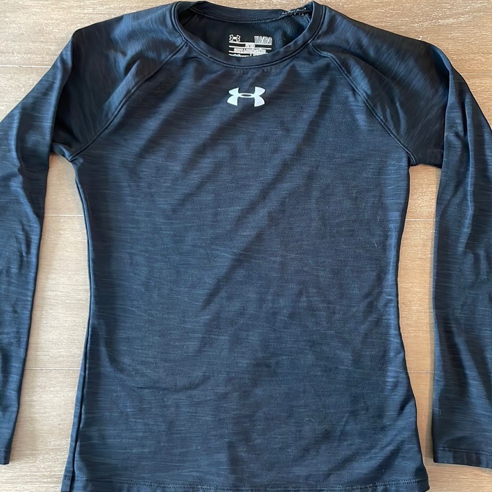 Under Armour cold gear fitted boys top YLG